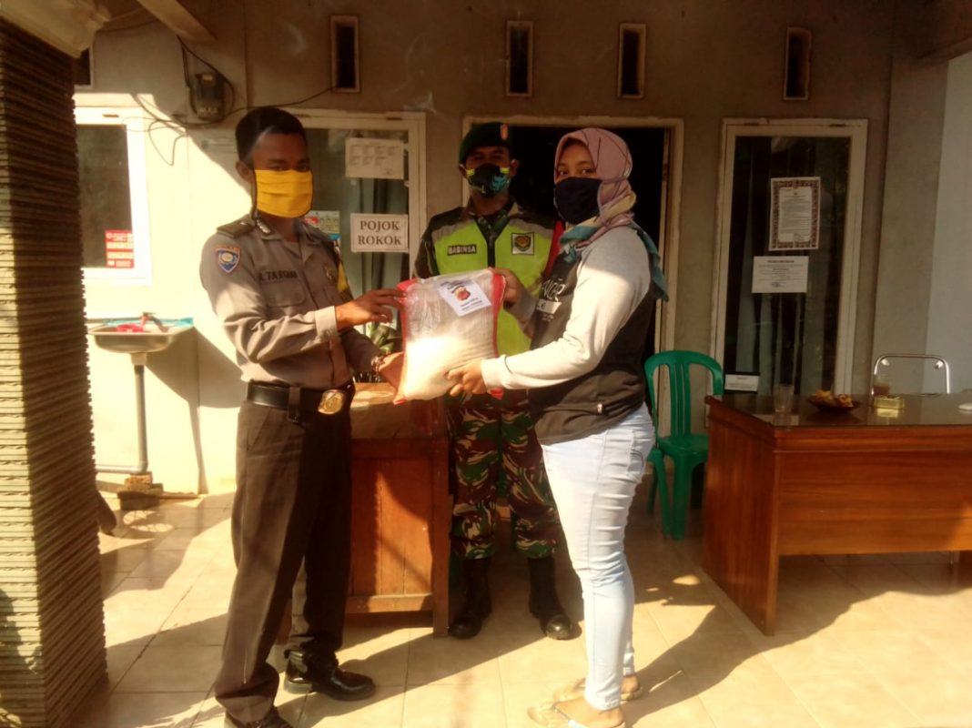 Sambut HUT Bhayangkara, Polres Banjar Salurkan 1,5 Ton Beras