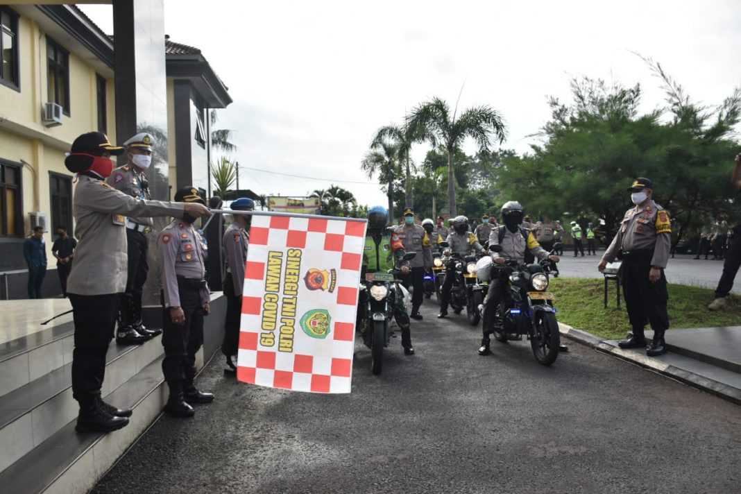 Polres Banjar, Salurkan Bantuan kepada Masyarakat Terdampak COVID-19