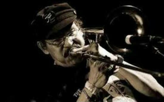 Musisi Senior Benny Likumahuwa Meninggal Dunia