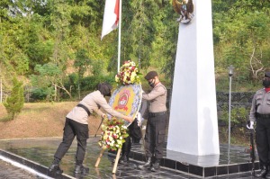 Hari Bhayangkara ke-74, Polres Banjar Laksanakan Upacara Ziarah Makam di TMP Kusuma Bangsa