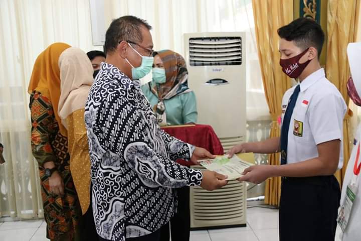 289 Siswa SMP Terima Sertifikat Agen of PR Lingkungan