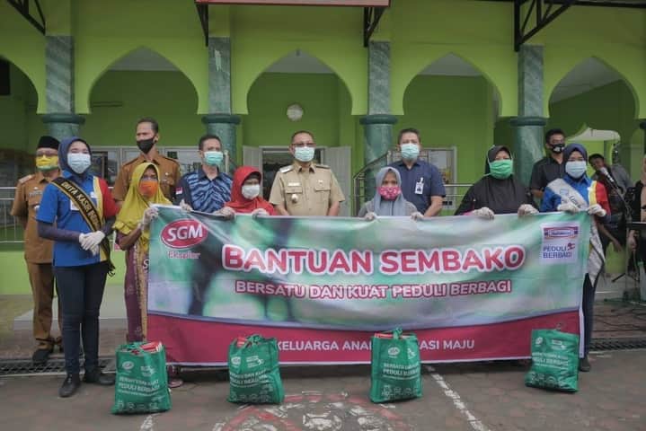 Akhyar Bagikan Bantuan CSR Indomaret dan PT Sari Husada 