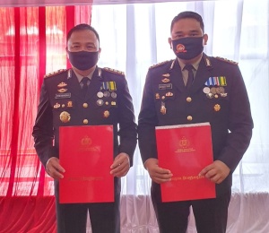 HUT Bhayangkara Ke-74, Kapolresta dan Waka Polresta Deli Serdang Terima Penghargaan dari Kapolri