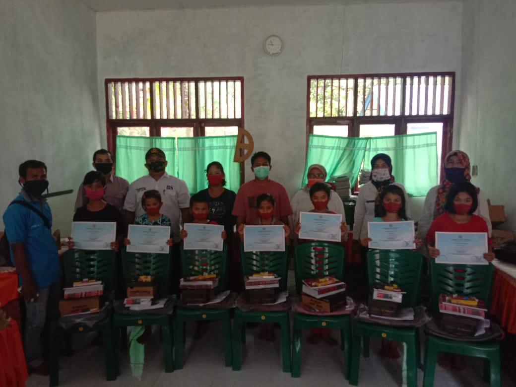 Disamping BLT dan Sembako, Desa Sibio-bio Juga Bagikan Hadiah Untuk Anak Berprestasi