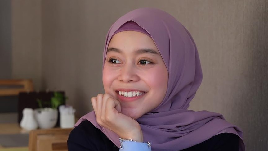 Lihat Tangis Lesty Kejora di Pelukan Ibu Rizki D'Academy, Anak Iis Dahlia Nyinyir