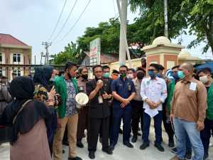 Polisi Amankan Unjuk Rasa di Pengadilan Negeri Lubuk Pakam (2)