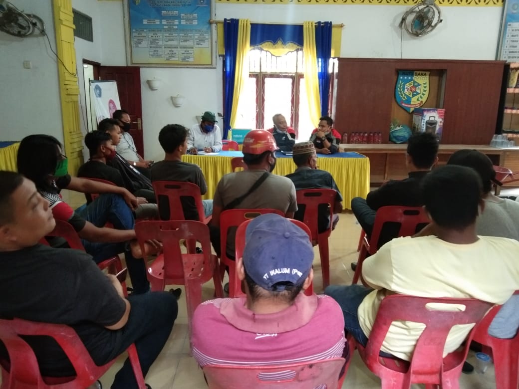 Warga Sambangi Kantor Desa Sipare-pare, Minta Tanggung Jawab Wakista