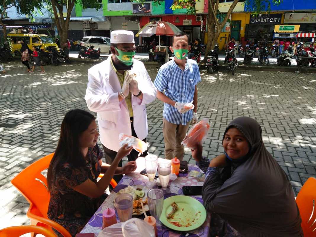 Bersiap Hadapi New Normal, PDUI Komisariat Langkat Bersama PB MBN Bagikan Ratusan Masker dan Vitamin di Pusat Kota Stabat