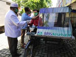 Bersiap Hadapi New Normal, PDUI Komisariat Langkat Bersama PB MBN Bagikan Ratusan Masker dan Vitamin di Pusat Kota Stabat