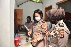 Kunjungi UP2K, Kapolres Banjar Ajak PKK Neglasari Lebih Produktif di Masa Pandemi