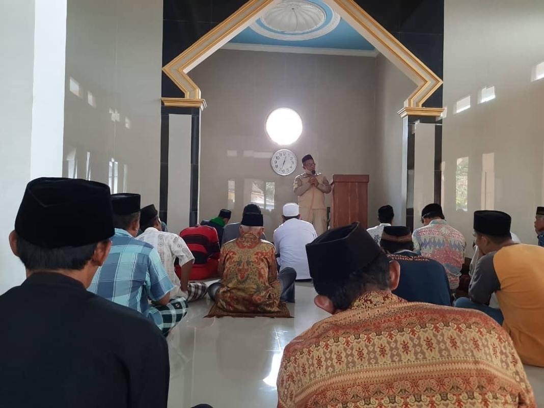 Makmurkan Masjid, Kapolsek Langensari Laksanakan Salat Jumat di Masjid Baeturrohman