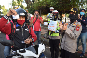 Kapolres Banjar Pimpin Sosialisasi Protokol Kesehatan kepada Pengendara Lalu Lintas