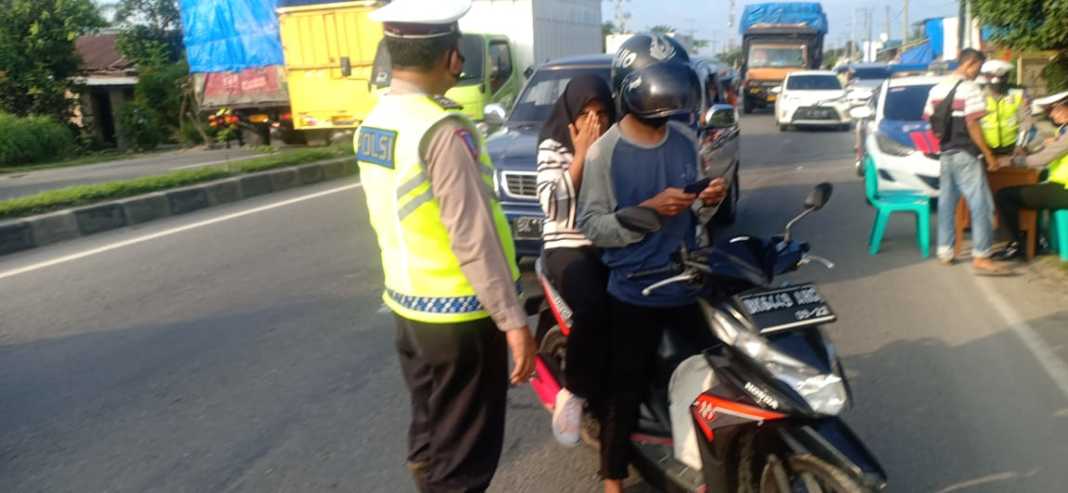 Hari Keempat Ops Patuh Toba, Polresta Deli Serdang Berikan 290 Teguran Terhadap Pelanggar Lalu Lintas