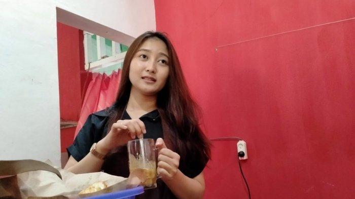 Si Cantik Penjual Kopi Ternyata Seorang Pramugari