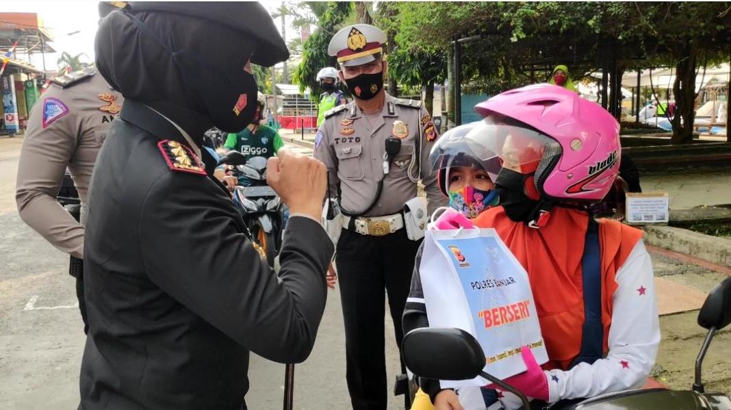 Kapolres Banjar, Apresiasi Masyarakat Pengguna Jalan Patuhi Protokol Kesehatan