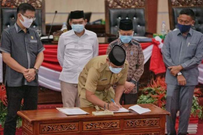 Sekda Tandatangani Nota KUA-PPAS P-APBD 2020 dan R-APBD 2021