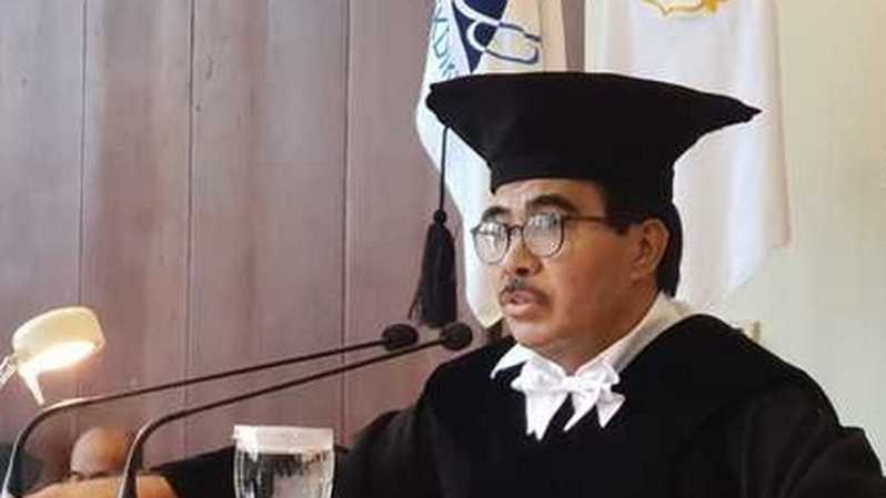 Guru Berduka, Kenang Kepergian Prof Dr Cornelis Lay MA