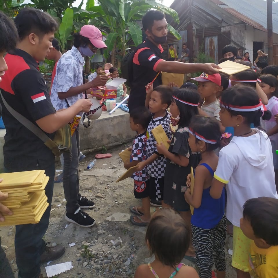 HUT RI ke 75, GMNI Medan Rayakan Bersama Anak-Anak Bantaran Sungai Deli