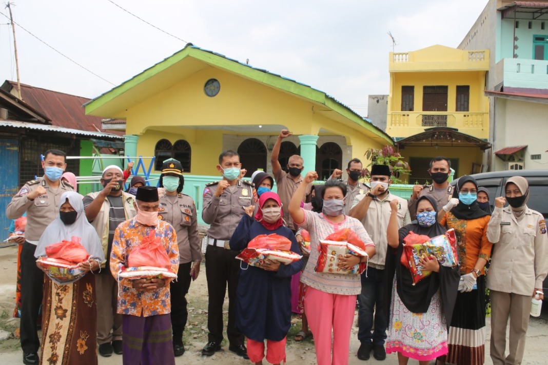 Bersama Komunitas Sedekah Jumat (KSJ), Polresta Deli Serdang Berbagi Sembako