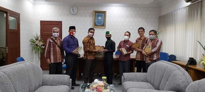 Alumni di KPU se-Provinsi Riau, Dukung Wakaf 1.000 Al-Quran Badko HMI Riau-Kepri