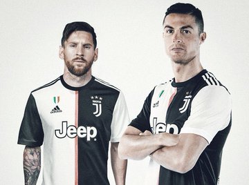 Duet Messi - Ronaldo Diharapkan Netizen, Adidas Siap Bantu