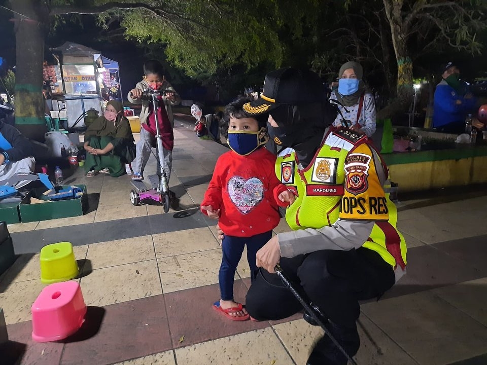 Kapolres Banjar, Dihampiri Anak Kecil saat Patroli Gabungan