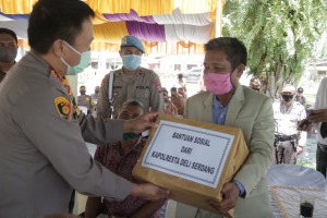 Kapolresta Deli Serdang, Berharap Paket Sembako Dapat Bantu Perekonomian Masyarakat