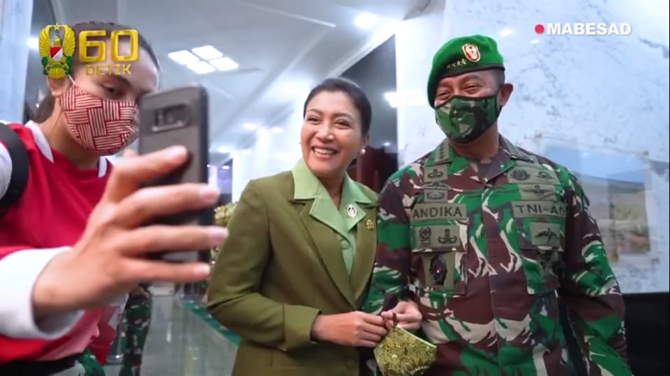 Ketum Persit KCK Hetty Andika Perkasa, Video Call Mbah Diono dan Pantau Kegiatan Jumat Barokah