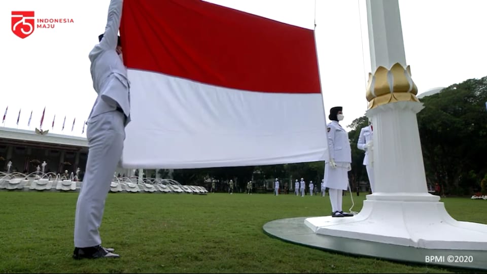 Detik-detik Pengibaran Bendera Merah Putih