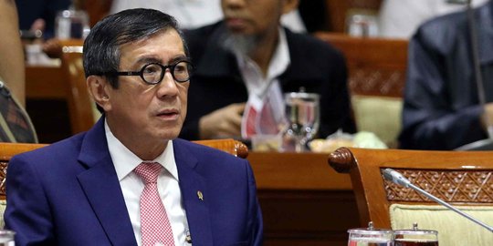 Menkum HAM Serahkan DIM RUU MK ke Komisi III DPR