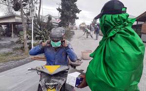Penampakan Erupsi Gunung Sinabung Menggulung-gulung