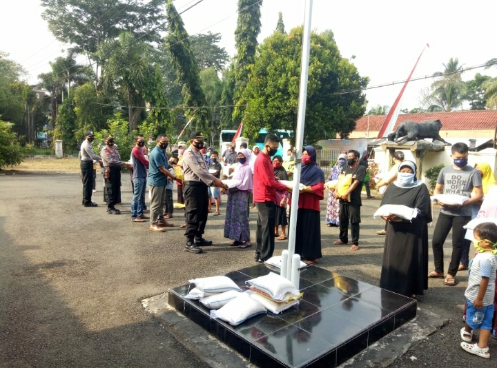 Polsek Purwaharja Peduli Anak Yatim dan Orang Tua Jompo