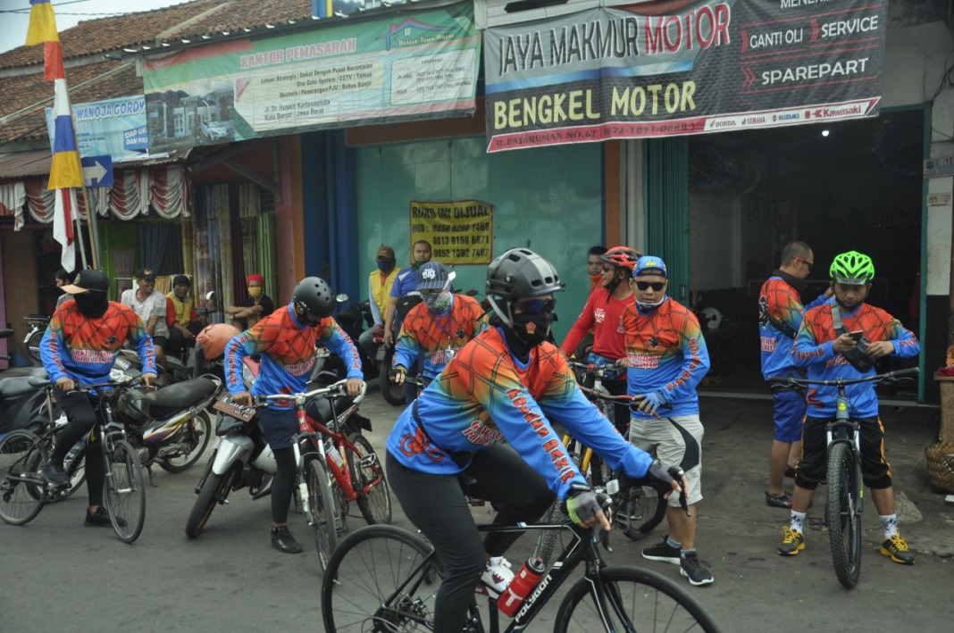 Meningkatkan Stamina Di Masa Pandemi, Personil Kepolisian Banjar Gowes Bersama Menghimbau Protokol Kesehatan