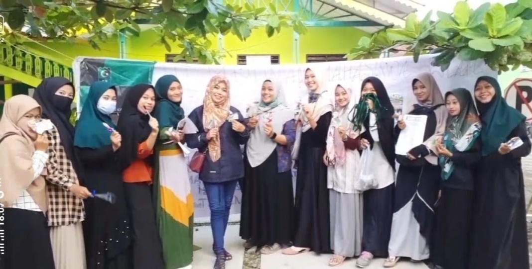 Forhati Langkat, Bekerjasama dengan Kohati Komisariat STAI JM Berbagi Masker di Kampus