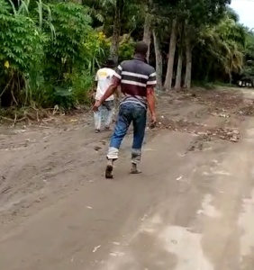 Jalan Rusak di Pertumbukan Langkat, Warga Kami Bingung Ingin Lapor dengan Siapa