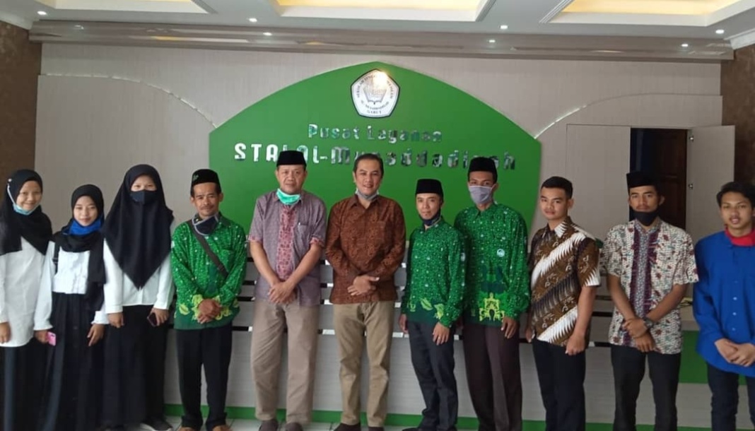 PERGUNU Garut, Serahkan Calon Mahasiswa Beasiswa kepada STAI Al-Musaddadiyah