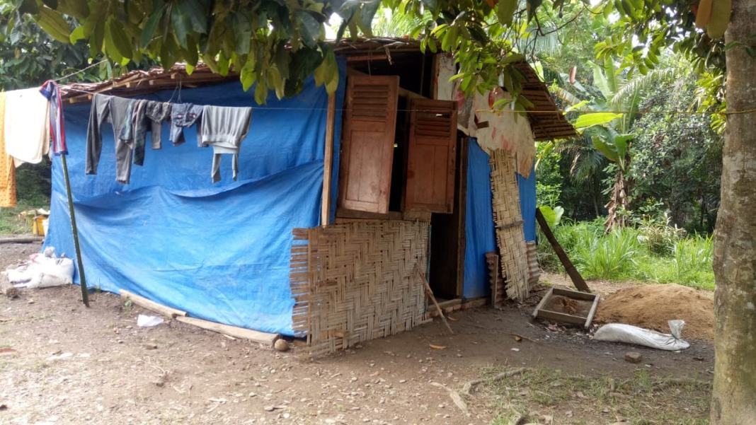 Tinggal di Rumah Hanya Berdindingkan Terpal, Saatnya Kita Bantu Pak Man