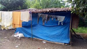 Tinggal di Rumah Hanya Berdindingkan Terpal, Saatnya Kita Bantu Pak Man