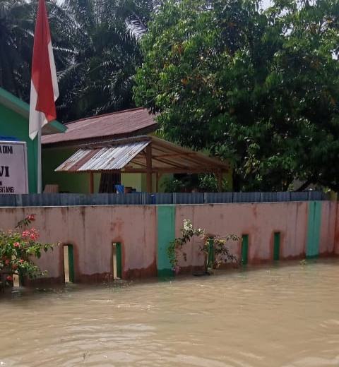 Korban Banjir di Besitang Langkat, Hingga Kini Bantuan Belum Turun