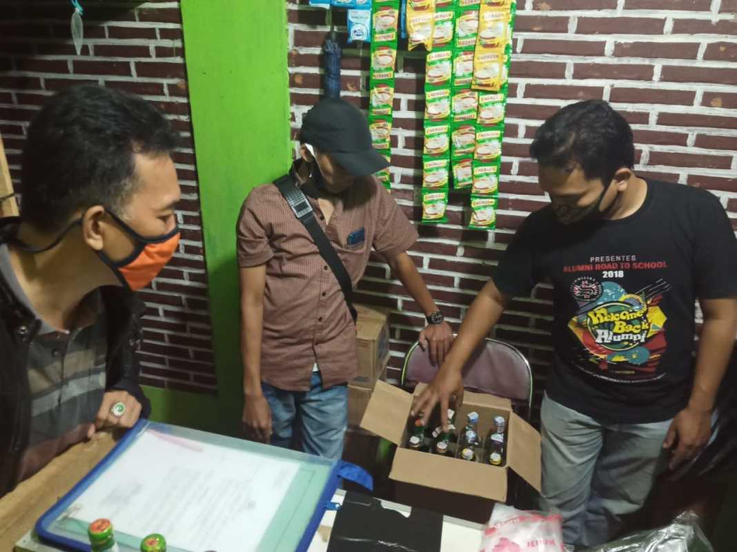 Polsek Pataruman, Geledah Penjual Miras yang Berkedok Jual Jamu