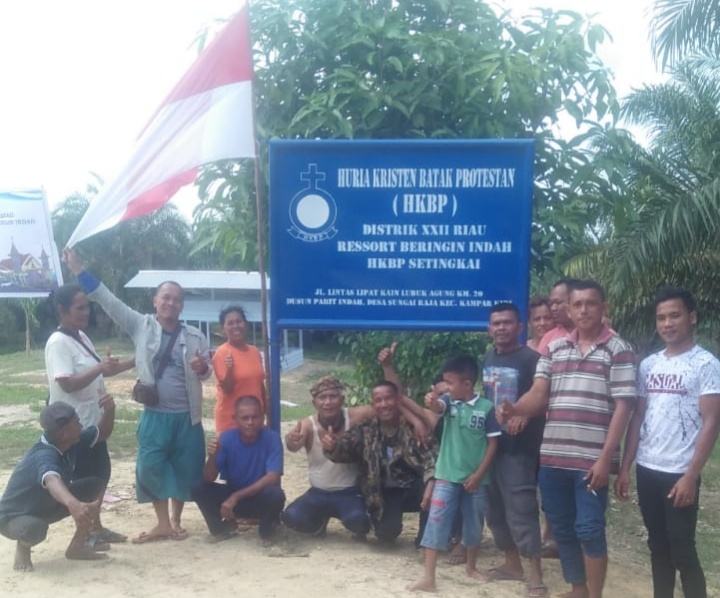 Umat Bersukacita Atas Peresmian Gereja HKBP Setingkai Lipat Kain Kampar Riau