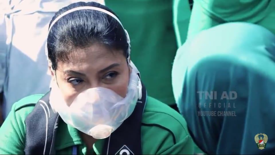 Ketum Persit KCK Hetty Andika Perkasa, Kunjungi Kampung Clincing dan Bagikan Sembako