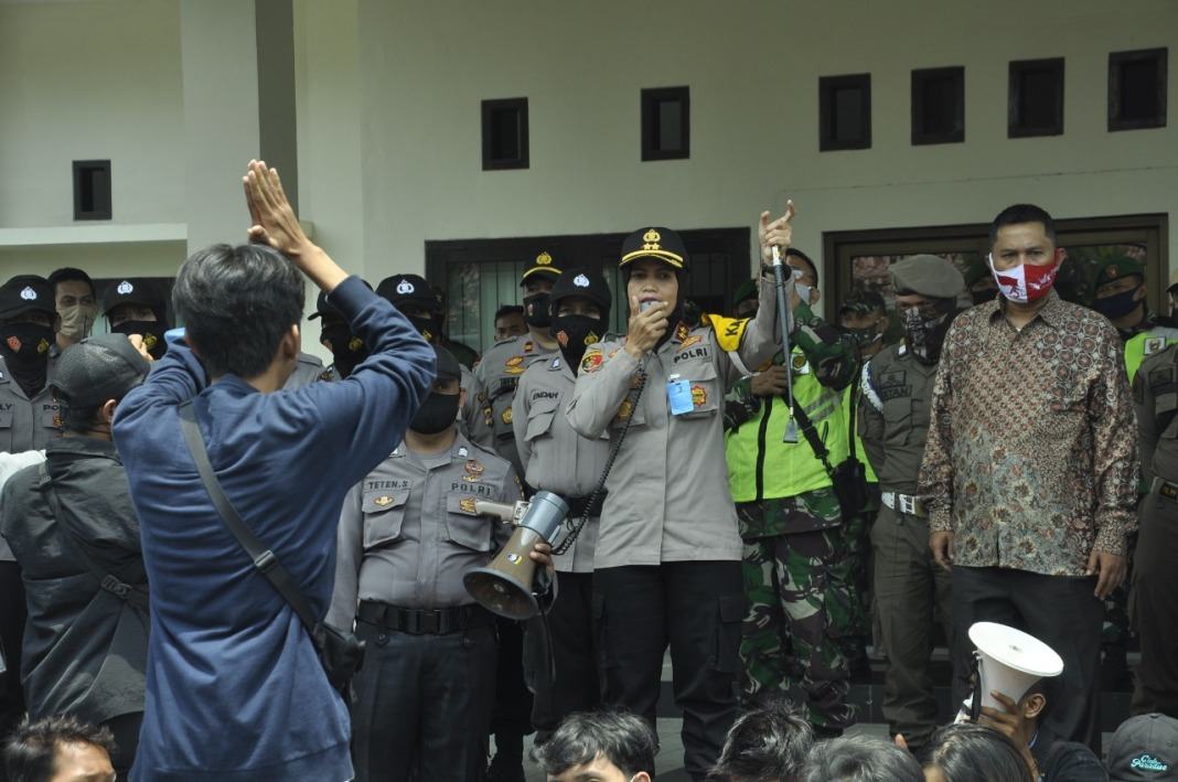 Kapolres Banjar, Pimpin Langsung Pengamanan Aksi Tolak UU Cipta Kerja