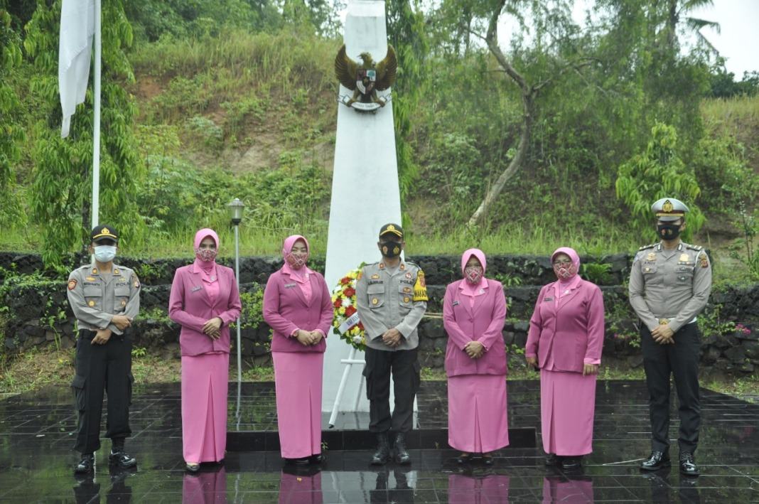 Bhayangkari Cabang Banjar, Ziarah di TMP Peringati HKGB ke-68