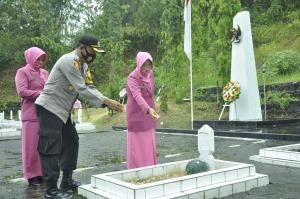 Bhayangkari Cabang Banjar, Ziarah di TMP Peringati HKGB ke-68
