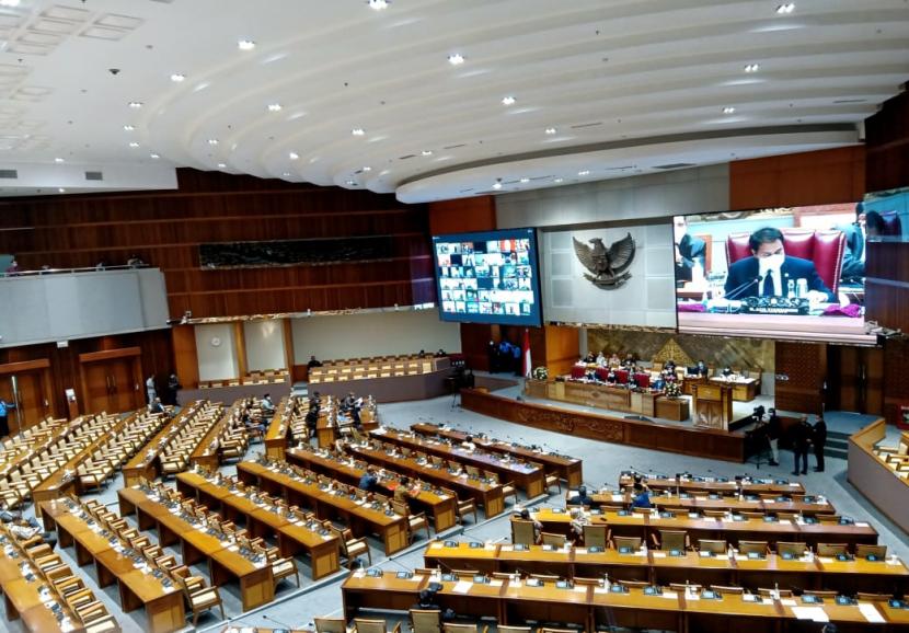 Omnibus Law, Resmi Disahkan di Paripurna DPR