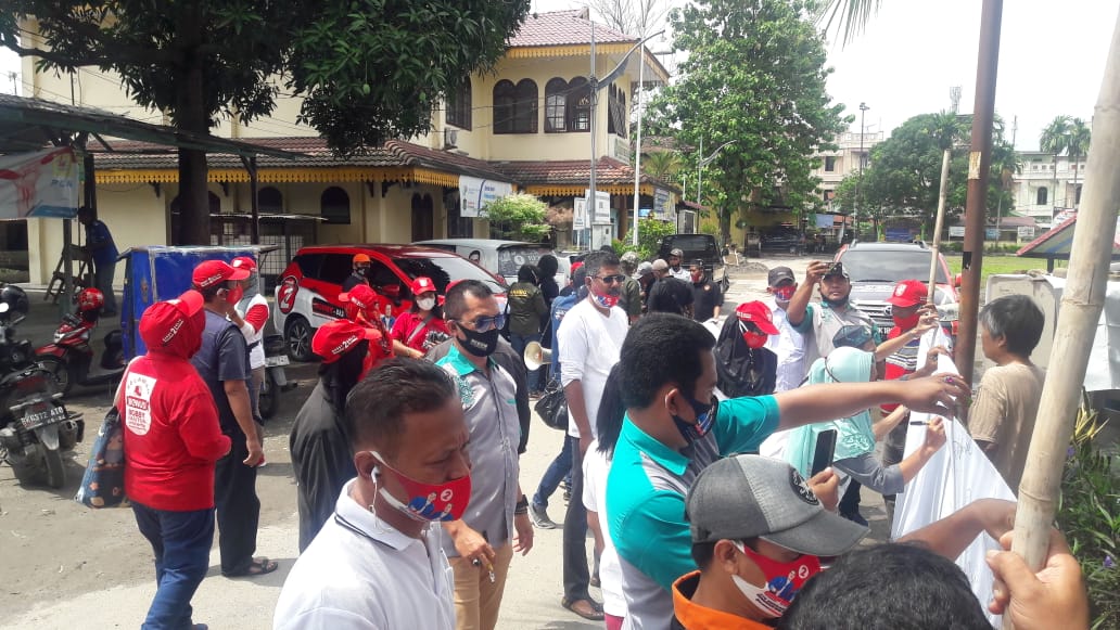 Kolaborasi Relawan Bobby Nasution Lakukan Aksi Simpaty, Masyarakat Medan Area Antusias Memilih Bobby - Aulia