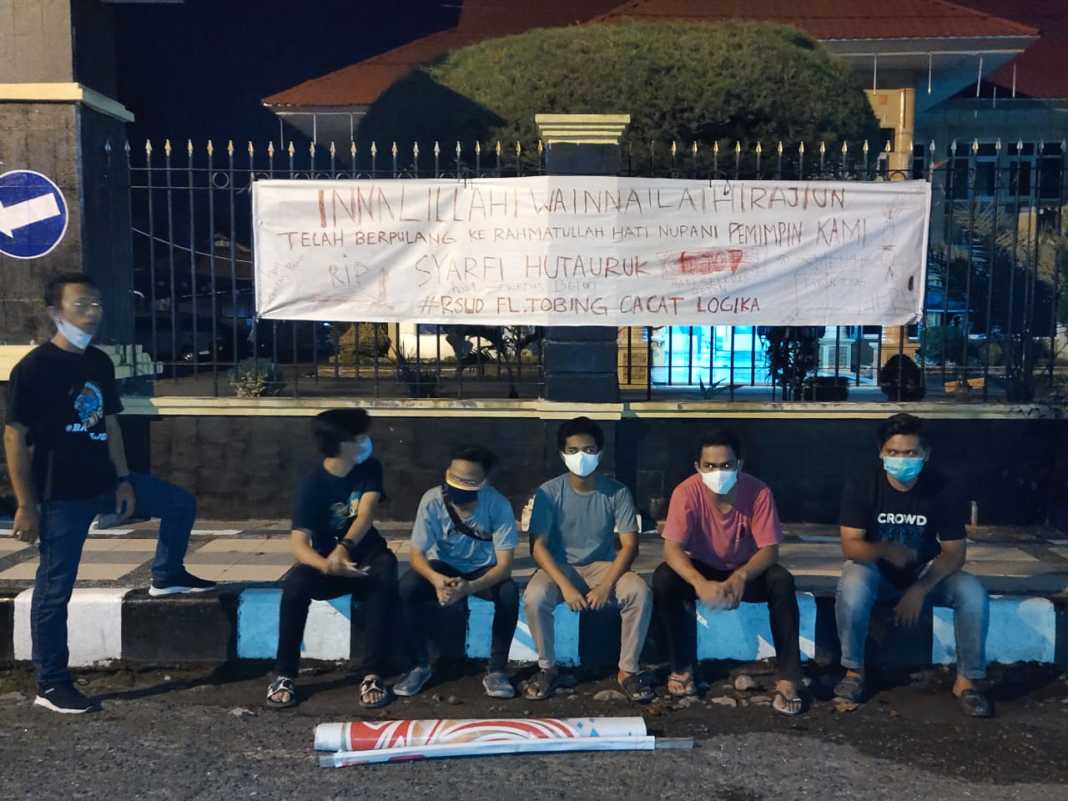 8 Pemuda Sibolga Aksi Spontanitas Terkait Viralnya Ibu Melahirkan Tanpa Bantuan Medis di RSU Sibolga