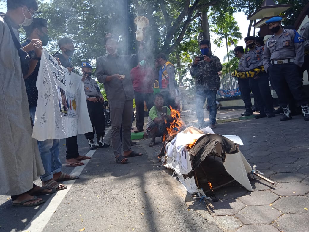 Kecam Marcon, Fara Gelar Aksi Bela Nabi di Depan DPRD Pamekasan
