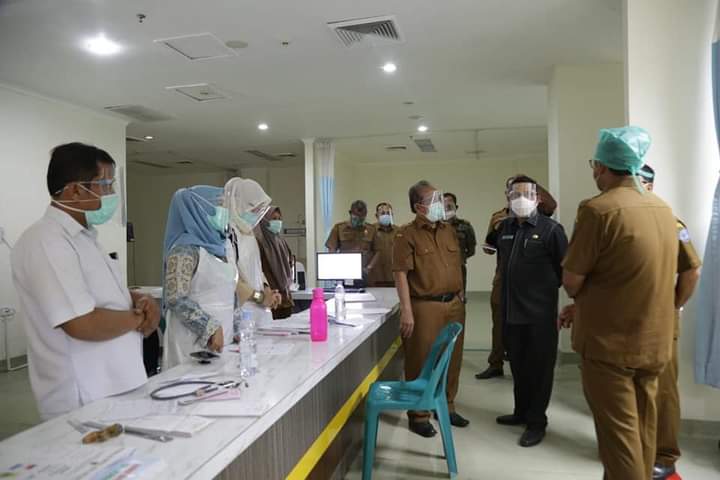 Pjs Bupati Labuhanbatu, Tinjau Ruang Isolasi Pasien Covid-19